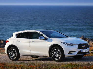 slide image for gallery: 19053 | Infiniti Q30 Premium
