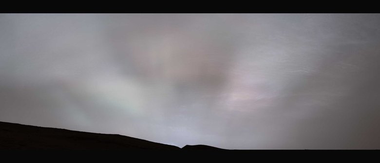 Так выглядит марсианский закат с «солнечными лучами». Фото: NASA/JPL-Caltech/MSSS