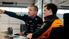 Брэд Питт сел за руль McLaren Формулы-1