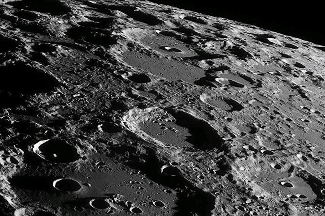 Поверхность Луны Поверхность Луны