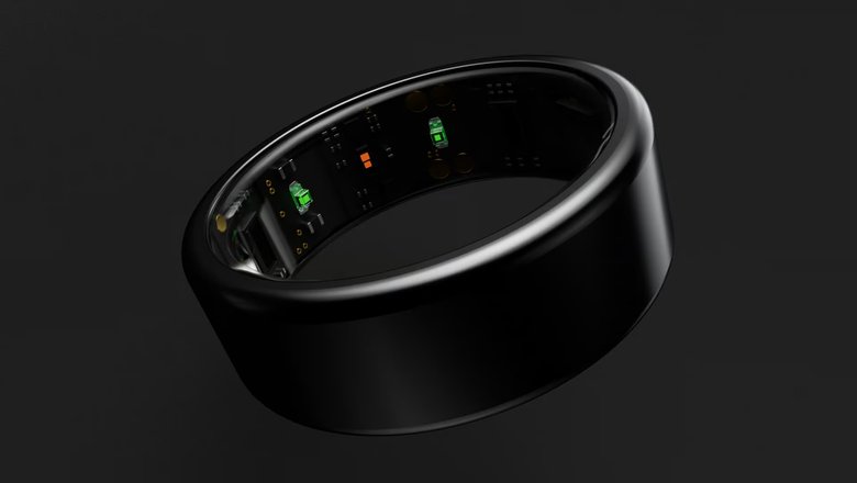 В кольцо встроены датчики для мониторинга показателей здоровья.