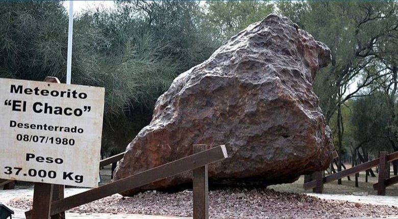 Метеорит &quot;Эль Чако&quot;, вес 37 тонн. Кампо-дель-Сьело, Аргентина. Фото: arttravelblog.ru