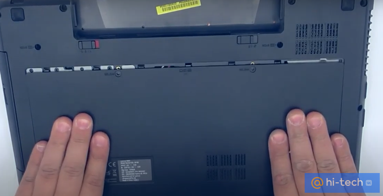Снятие задней крышки ноутбука Lenovo G580.