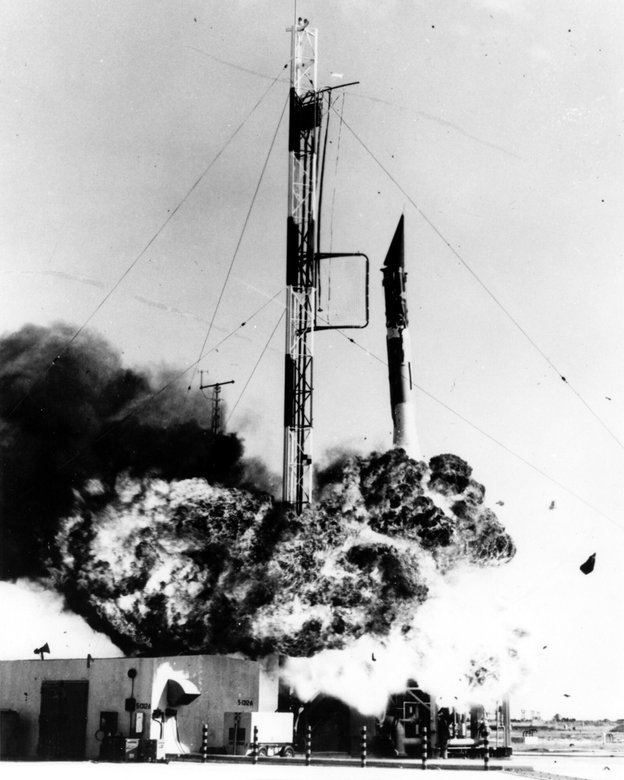 «Авангард» со спутником на борту взрывается на стартовой площадке, 6 декабря 1957 года