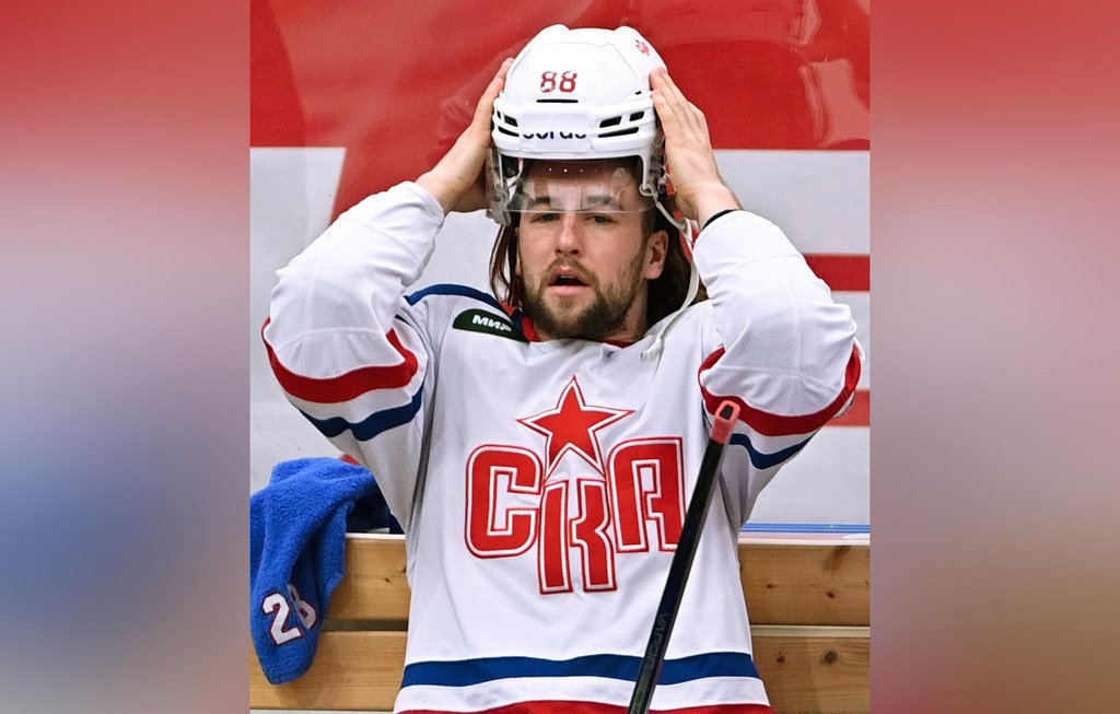 Получивший российский паспорт хоккеист Лайпсик покинул петербургский СКА