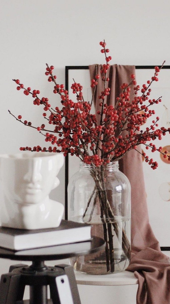 Без ярких гирлянд и кричащих цветов: 8 минималистичных идей для новогоднего декора