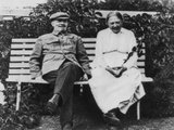 Content image for: 508571 | Владимир Ленин и Н. К. Крупская в Горках, осень 1922