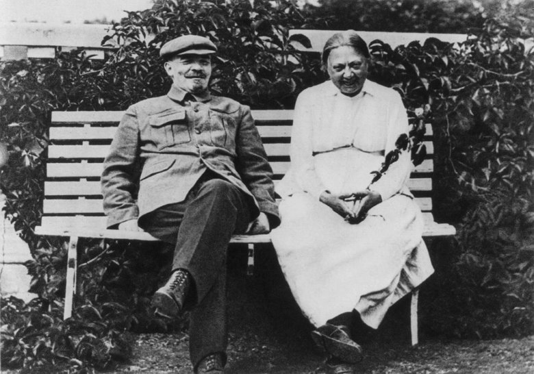Владимир Ленин и Н. К. Крупская в Горках, осень 1922