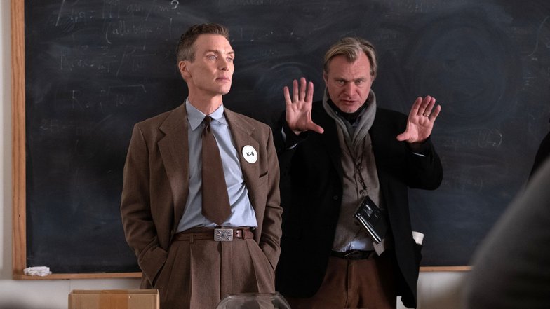Киллиан Мерфи и Кристофер Нолан на съемках фильма «Оппенгеймер» Киллиан Мерфи и Кристофер Нолан на съемках фильма «Оппенгеймер»