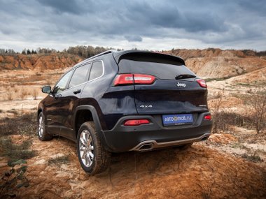 slide image for gallery: 19085 | Jeep Cherokee и Land Rover Discovery Sport