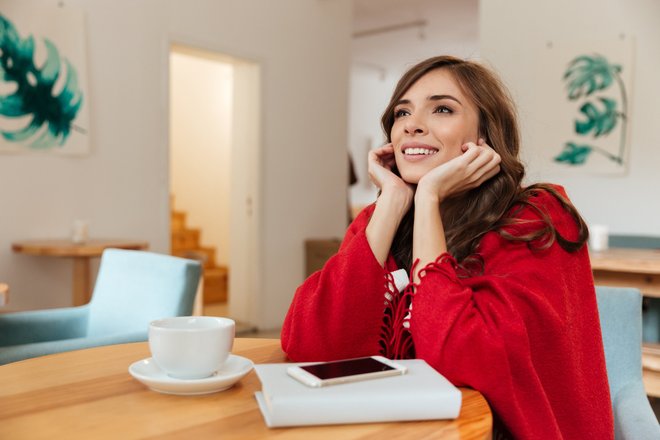 Девушка улыбается Девушка улыбается