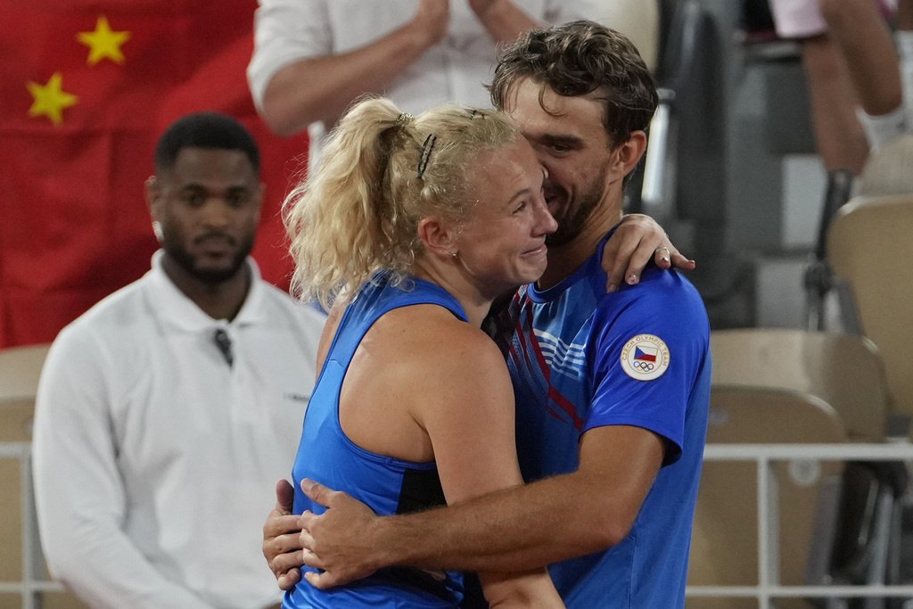Любовный триллер на Олимпиаде. Чешская пара поцеловалась после золотых медалей, хотя недавно объявила о расставании