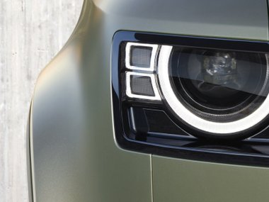 slide image for gallery: 24988 | Land Rover Defender