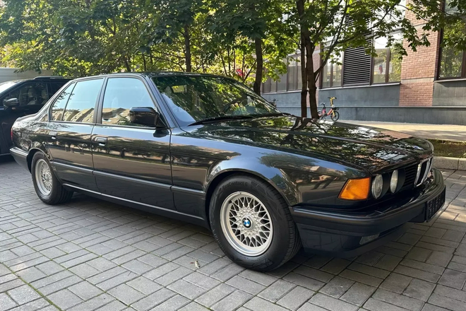 Раритетная BMW 7-серии Е32