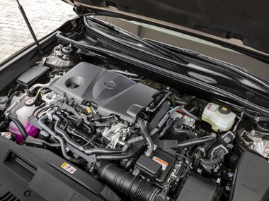 slide image for gallery: 25075 | Toyota Camry Hybrid