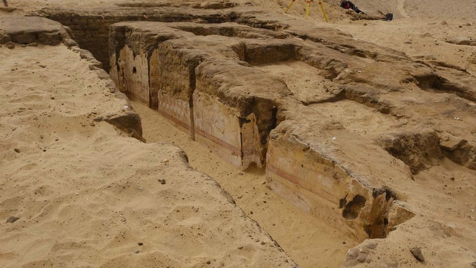 Археологи недавно обнаружили в Египте мастабу, прямоугольную гробницу возрастом 4300 лет