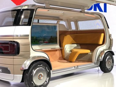 slide image for gallery: 25181 | Suzuki Hanare