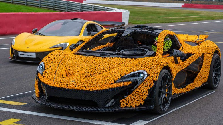 Модель гиперкара McLaren P1 и ее оригинал