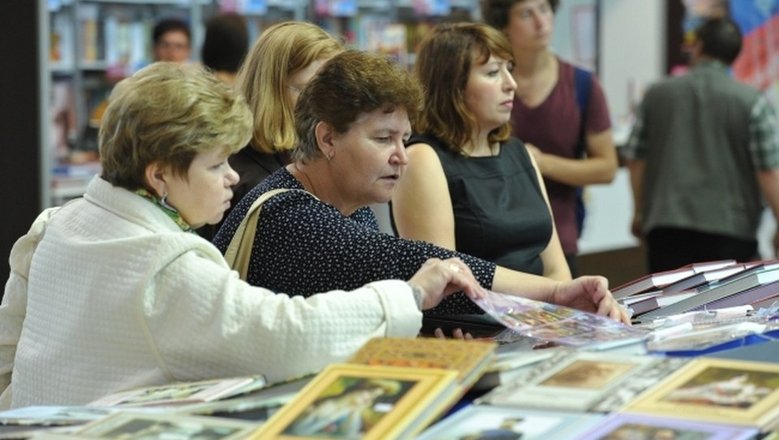 Мальчик плачет, он плохой: как взрослые учат детей быть злыми