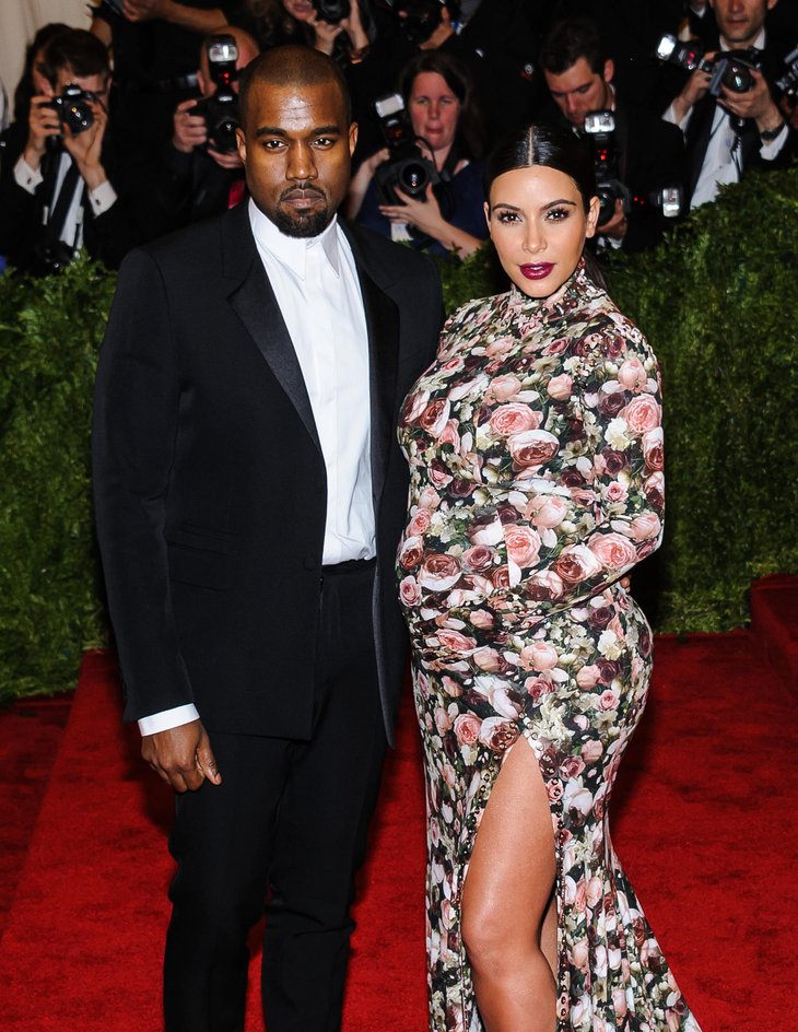 В 2013 году беременная Ким Кардашьян появилась на Met Gala в платье, которое высмеяли в сети. В 2013 году беременная Ким Кардашьян появилась на Met Gala в платье, которое высмеяли в сети.