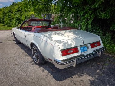 slide image for gallery: 24110 | Buick Riviera