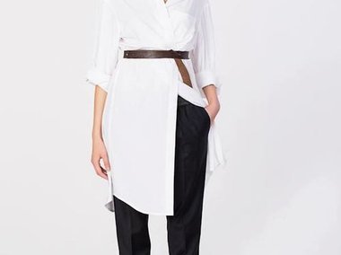 Slide image for gallery: 3144 | Комментарий lady.mai.ru: Удлиненная белая рубашка и черные брюки от Salta