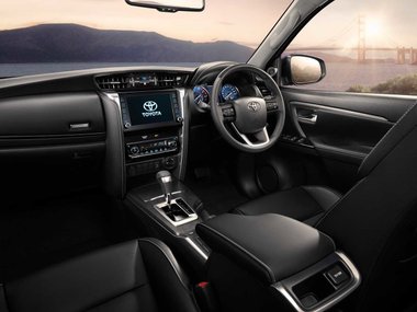 slide image for gallery: 26328 | Toyota Fortuner