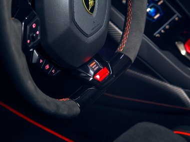 slide image for gallery: 26633 | Lamborghini Hurracan EVO салон