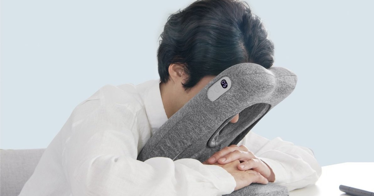 Японцы придумали офисную подушку для трудоголиков