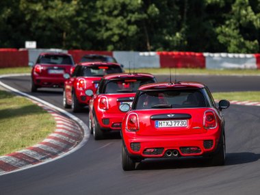 slide image for gallery: 22555 | Нюрбургринг для чайников. Учимся в гоночной школе Mini