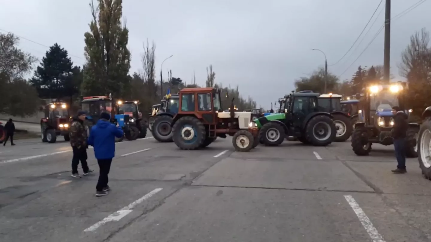 Протестующие в Молдавии фермеры не получили гуманитарную помощь из Румынии  - Новости Mail.ru