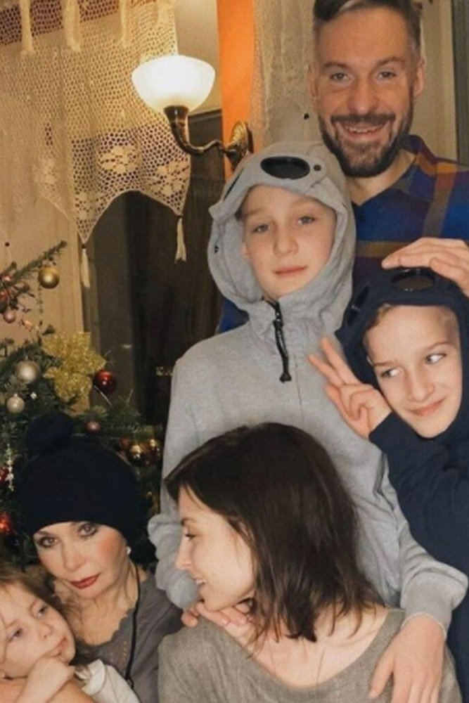 Татьяна Васильева с сыном, невесткой Марией Болонкиной и внуками Татьяна Васильева с сыном, невесткой Марией Болонкиной и внуками