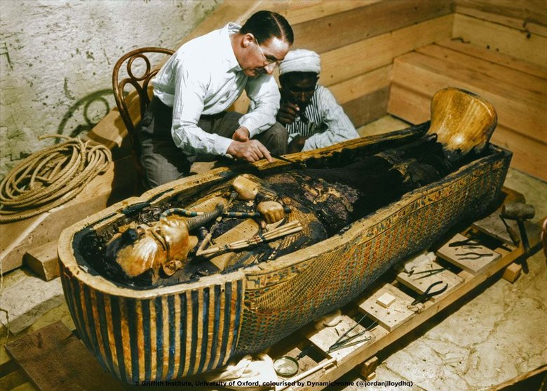 Говард Картер у саркофага фараона Тутанхамона. Фото: thecolletctor.com / Harry Burton / The Griffith Institute