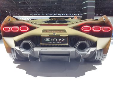 slide image for gallery: 25026 | Lamborghini
