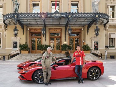 slide image for gallery: 26054 | Ferrari SF90 Stradale