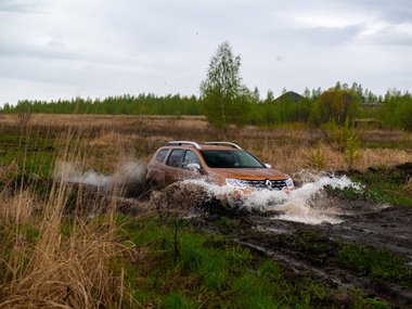 slide image for gallery: 28240 | Renault Duster CVT