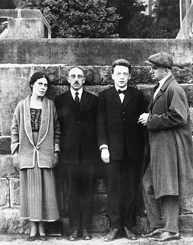 Лиля Брик, Осип Брик и Владимир Маяковский. Париж, 1923 г.