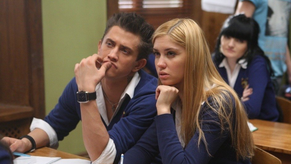Павел Прилучный, Агата Муцениеце в сериале «Закрытая школа»