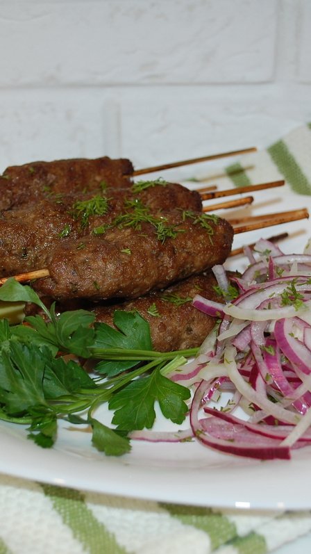 Люля кебаб рецепт пошагово. Люля кебаб по уйгурски. Люля кебаб по домашнему. Люля кебаб по таджикски. Дюбуа люля-кебаб по восточному.