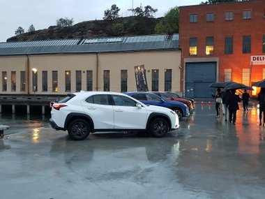 slide image for gallery: 23712 | Lexus UX