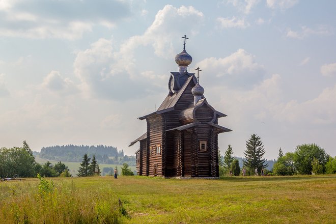 Памятник зодчества - церковь Преображения в архитектурном музее Хохловка, Пермский край