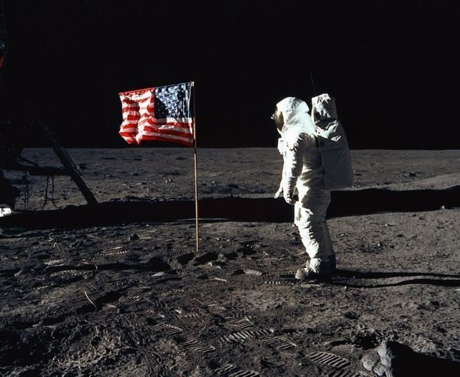 Спустившись по ступеням посадочного модуля на поверхность Луны, Баз Олдрин произнес: «Великолепное запустение». Фото: NASA