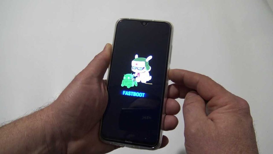 Перезагрузка Android-смартфона при помощи долгого нажатия на боковую кнопку смартфона