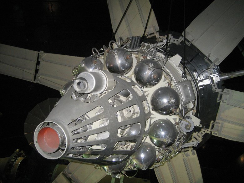 Основной модуль спутника «Молния-1». Фото: Bruce Irving from Central Massachusetts - CC BY 2.0