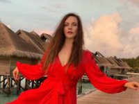Content image for: 520747 | 59-летняя Екатерина Андреева блеснула в красном платье со смелым разрезом