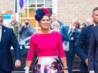 Content image for: 523950 | Сетка, бахрома и шляпки на заказ: как одевается королева Нидерландов Максима