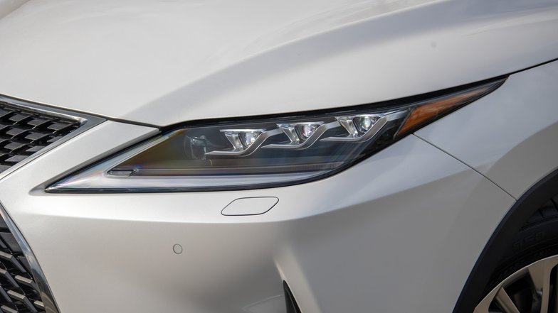 slide image for gallery: 28131 | Тест-драйв Lexus RX300
