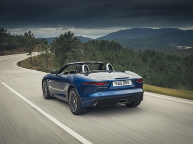 slide image for gallery: 25714 | Jaguar F-Type