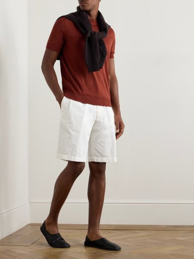 Мужчина в шортах фирмы Zegna Мужчина в шортах фирмы Zegna