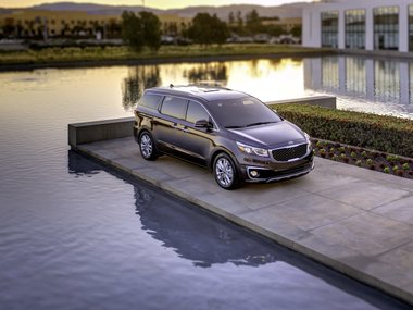 slide image for gallery: 15472 | Kia Sedona